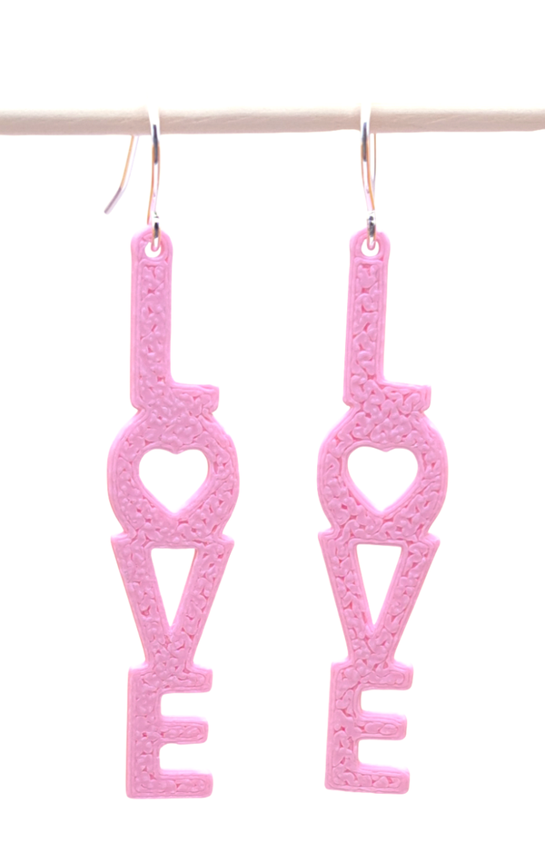 LOVE oorbellen licht roze