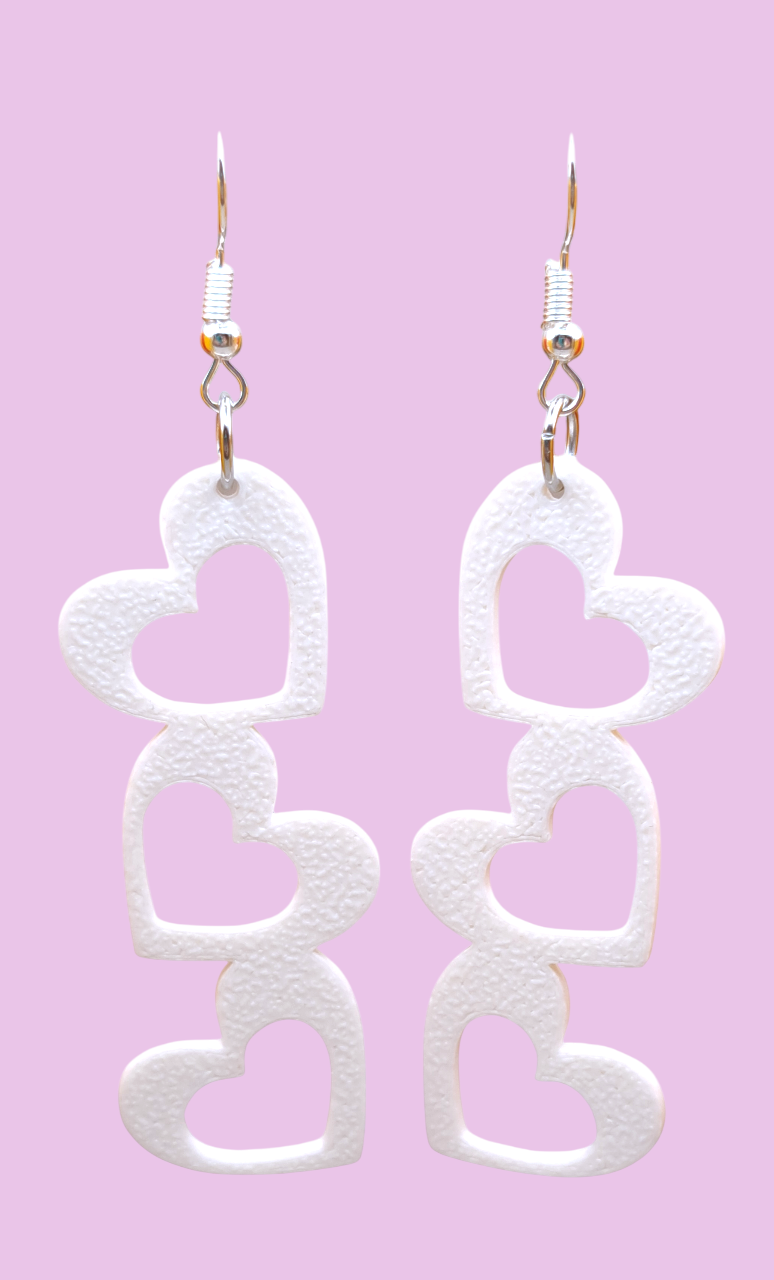 Hartjes oorbellen wit