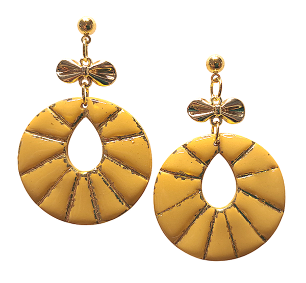 Glamour cirkel met strik mosterd/goud oorbellen