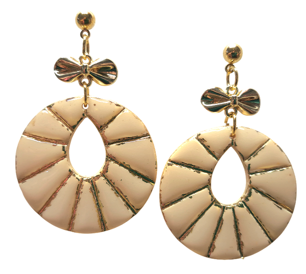 Glamour cirkel strikje vanille/goud oorbellen