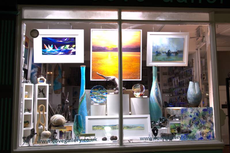 3-shop-window-ally-standard.jpg