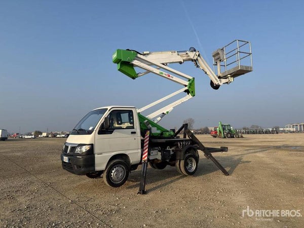 Comet 14.6 HQ 14 m on 2018 Piaggio Porter Maxxi Piattaforma autocarrata