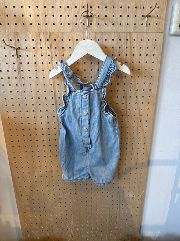 Spijker jumpsuit kort maat 86