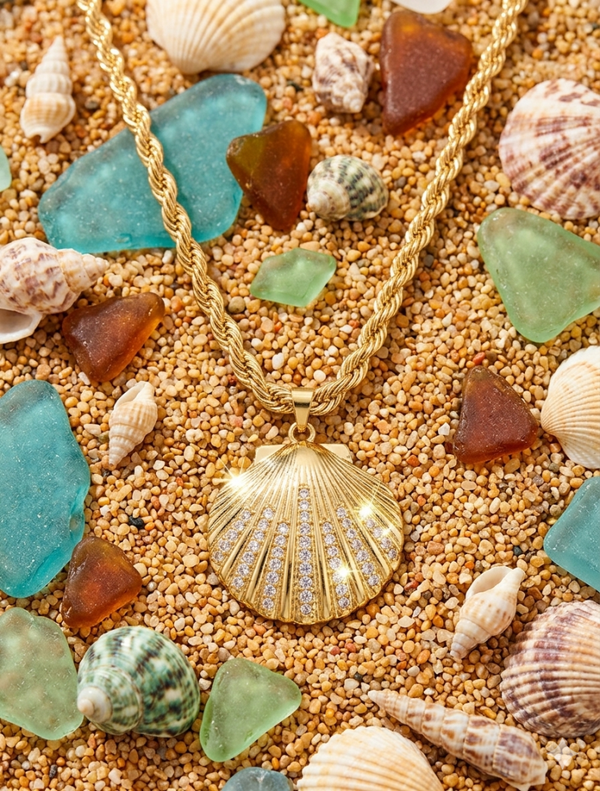 Maritime Muschel-Halskette mit Kordelstruktur in Gold-Optik – Stylischer Modeschmuck  (Für Frauen)