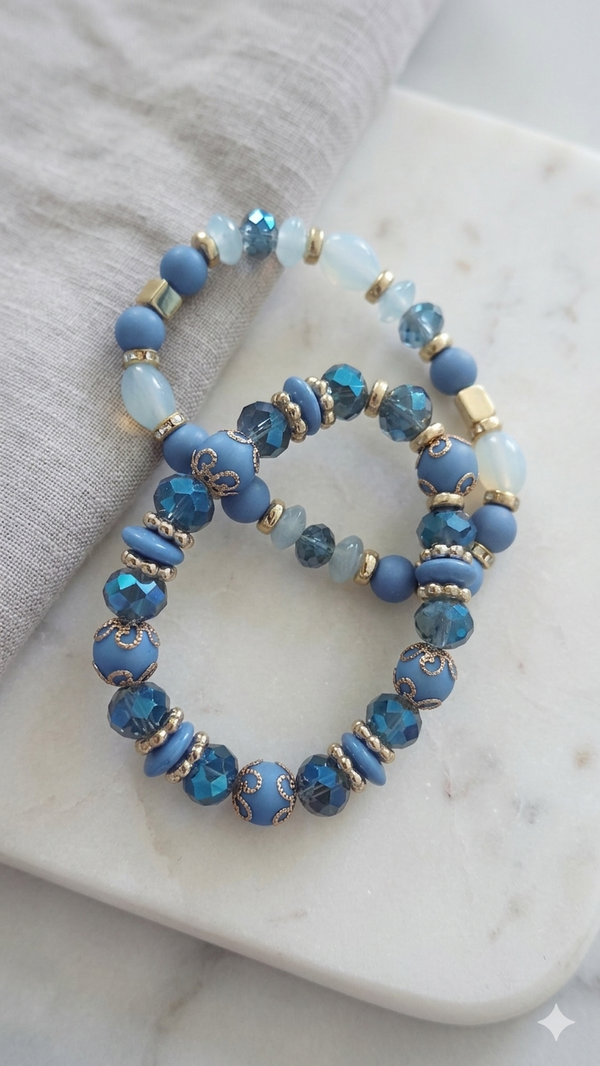 Blaues Perlenarmband-Set „Sky Breeze“ – Harmonischer Mix in Maritimen Tönen  (Für Frauen)