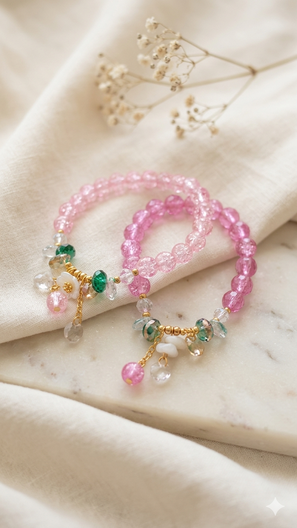 Rosa-Violettes Perlenarmband-Set „Spring Blossom“ – Verspielte Eleganz mit floralen Akzenten  (Für Frauen)