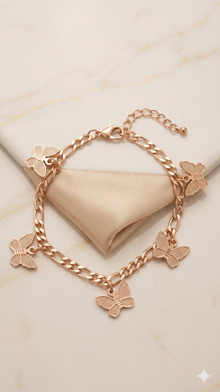 Charm-Armband „Golden Butterflies“ – Verspielte Eleganz mit Schmetterlings-Anhängern  (Für Frauen)