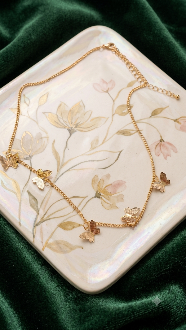 Filigrane Schmetterlings-Choker-Kette (50 cm) – Elegante Gliederkette mit mehreren Schmetterlingen in Gold für Frauen