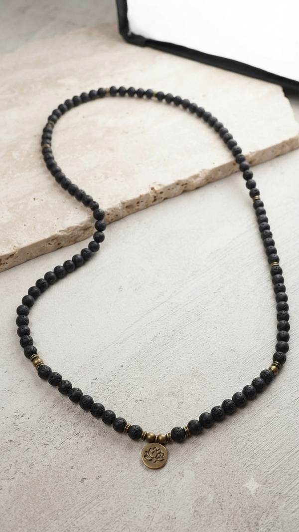 Lange Lavastein-Perlenkette mit Lotus-Mandala-Anhänger – Elastische Mala-Halskette für Männer