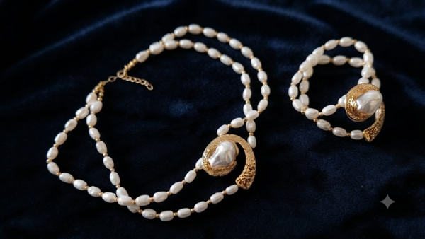 Luxuriöses Barockperlen-Schmuckset „Opulence“ – Zweireihige Halskette & Elastisches Armband FÜR FRAUEN