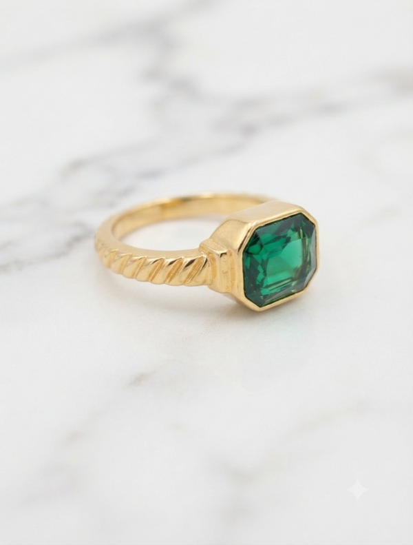 „Royal Emerald“ Ring EU 57 für Frauen