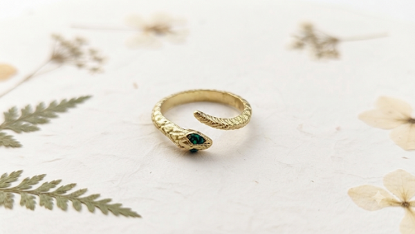„Emerald Snake“ (18 mm, Gold-Optik) für Frauen
