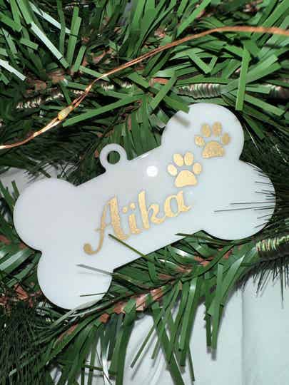 Hanger botvormig wit voor in de boom