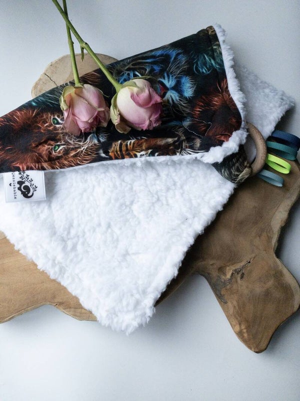 Knuffel - Tutteldoek - Leeuwen