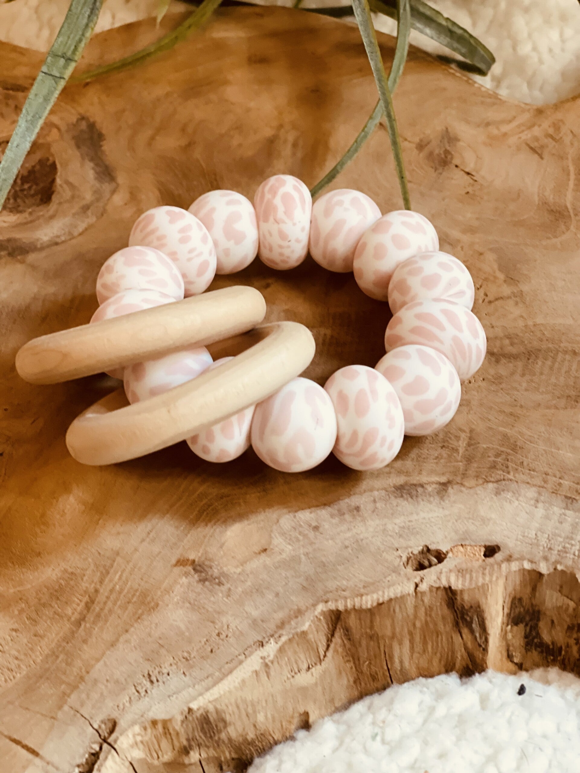 Bijtring - Koeienprint - Blush