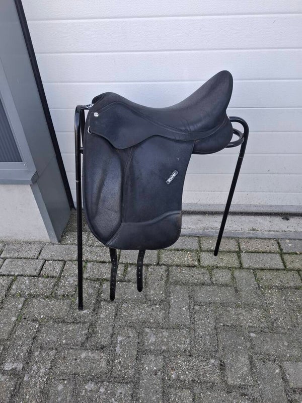 Wintec pro dressage 17.5