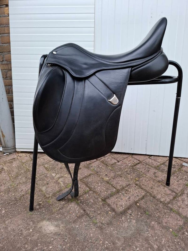 Bates innova mono dressuur zadel