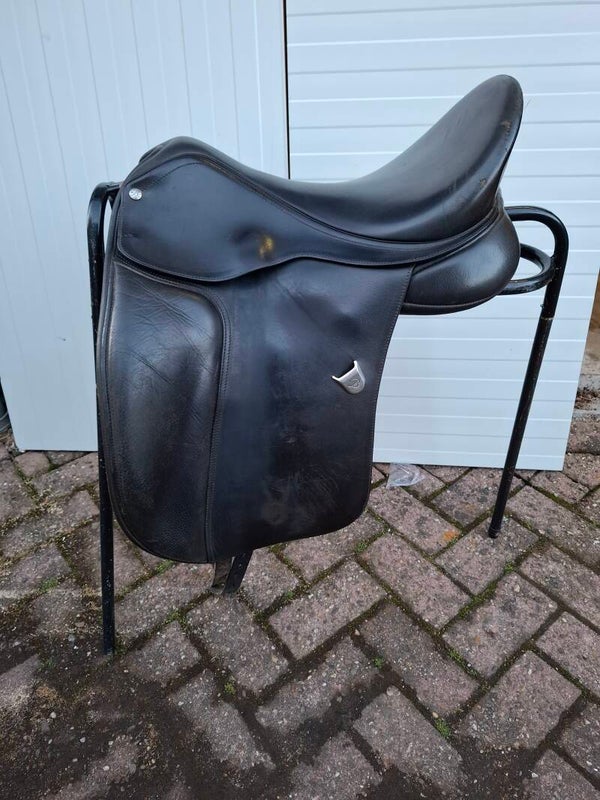 Bates dressage 17.5