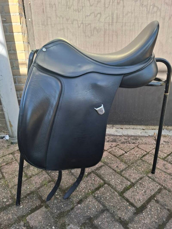 Bates dressage 17.5