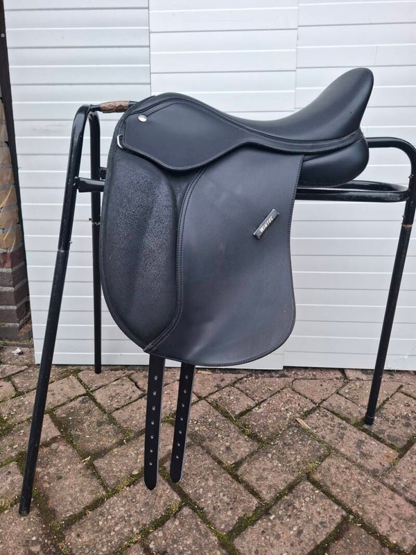 Wintec pony 15 dressuur