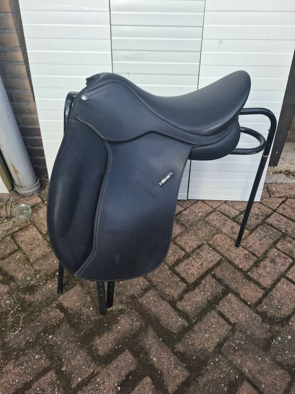 Wintec wide 17 dressuur