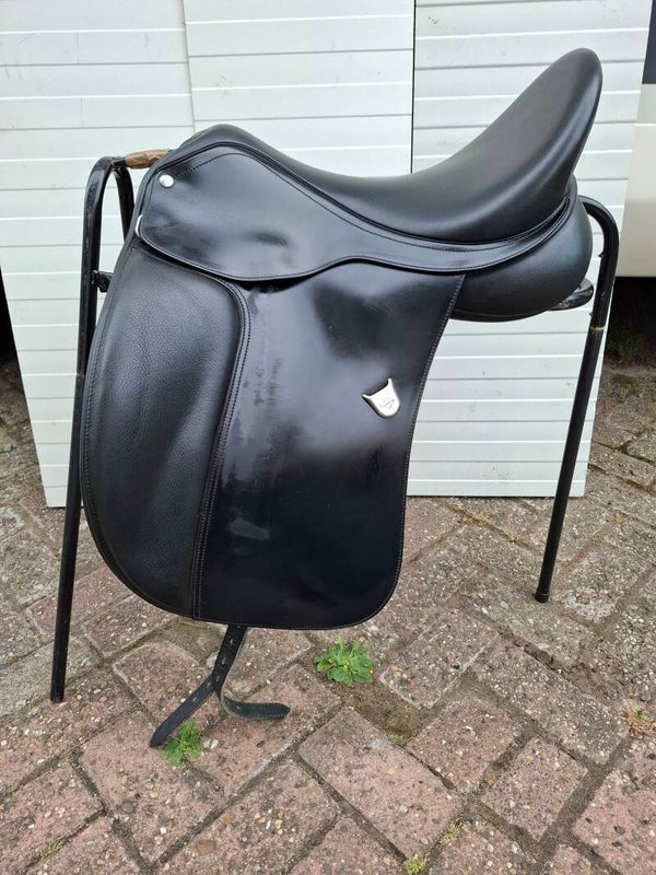 Bates dressage 17.5