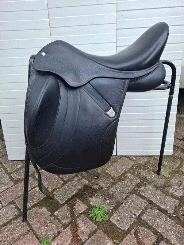 Bates innova mono dressuur zadel