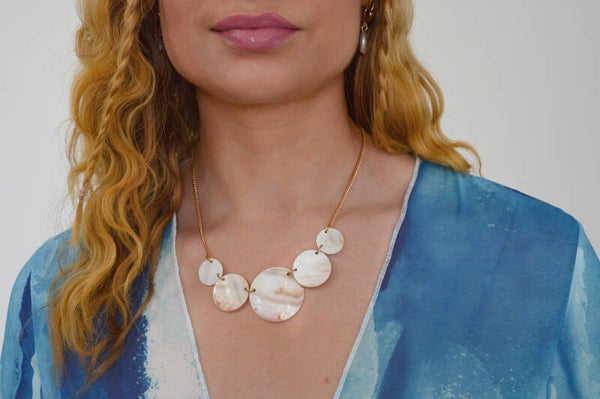 Round shell necklace