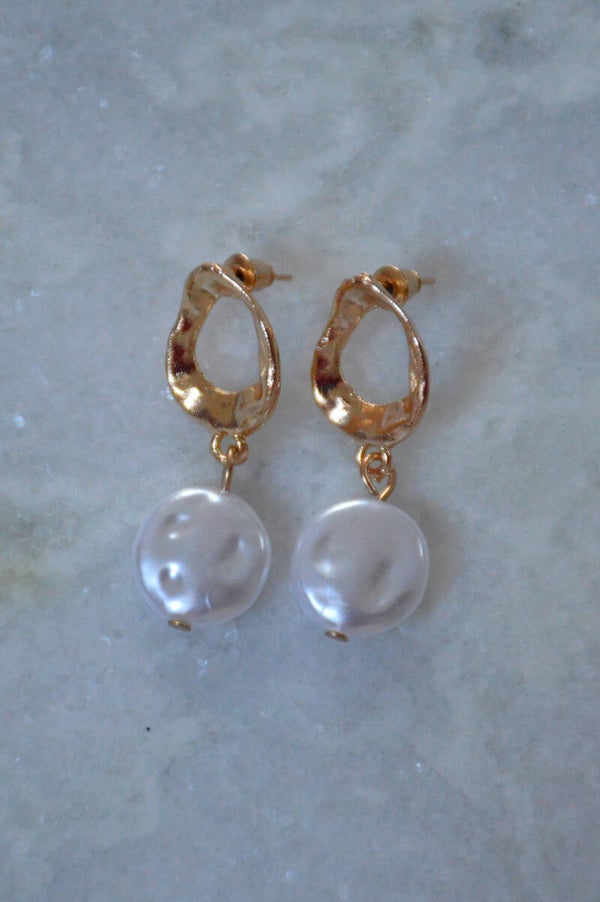 Faux pearl minimalistic earrings