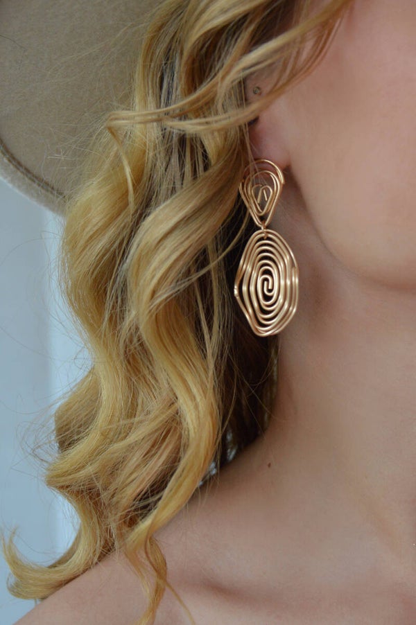 Gold swirl earrings