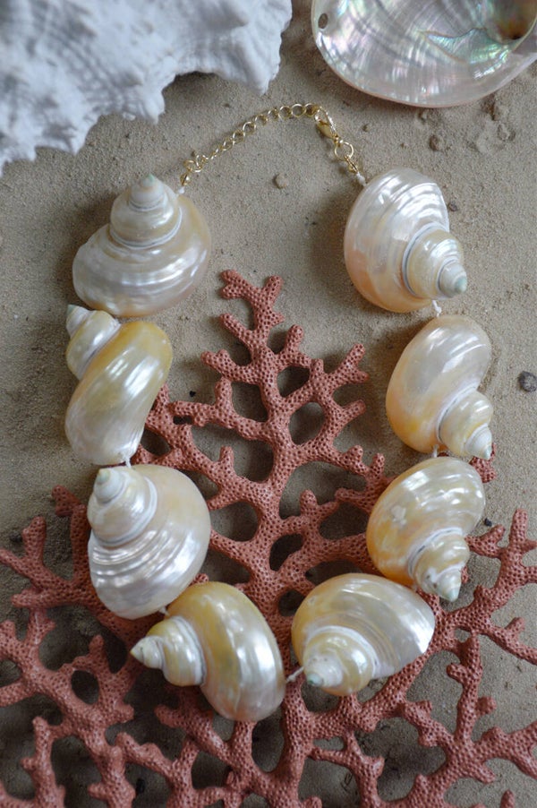 Statement conch necklace