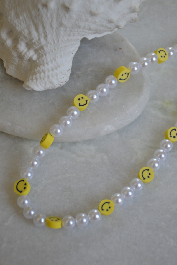 Pearl & smiley necklace