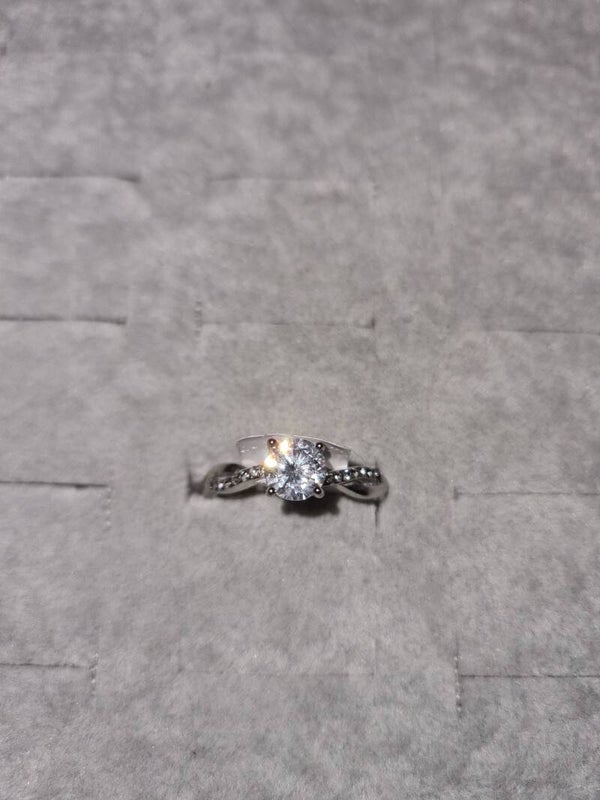 Zilveren ring diamand gedraaid maat 19