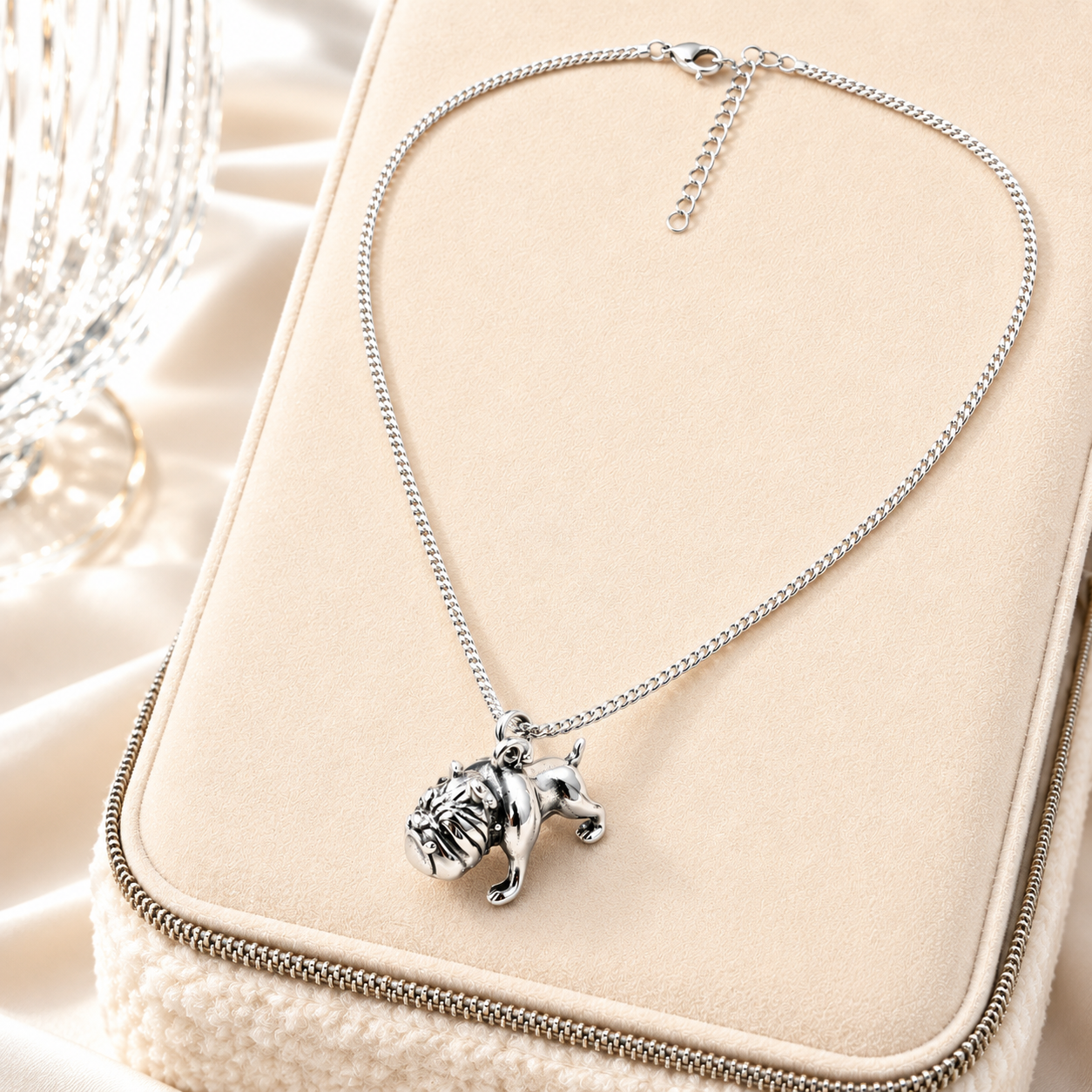Ketting met bulldog hanger