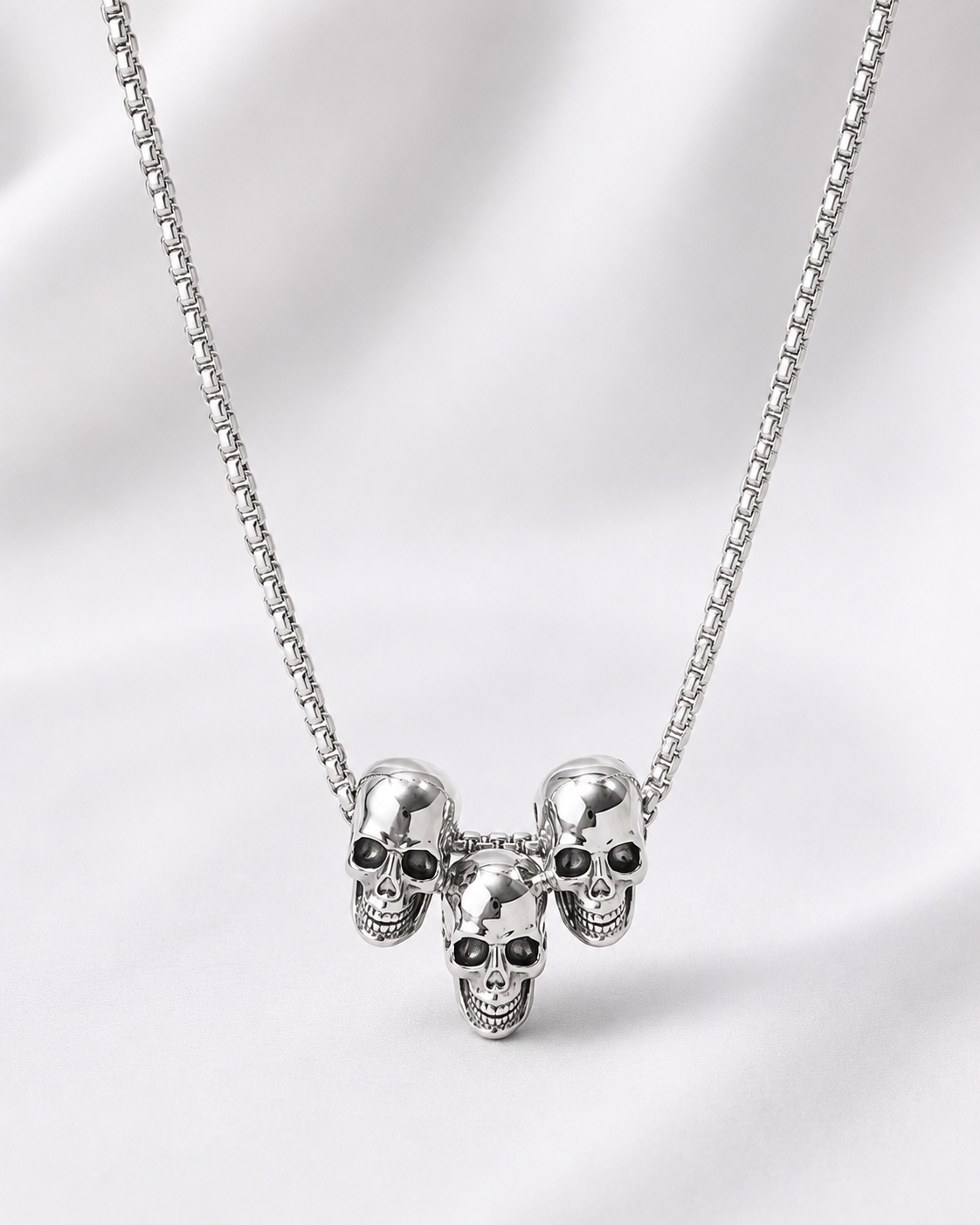 Ketting met 3 skull hanger zilver