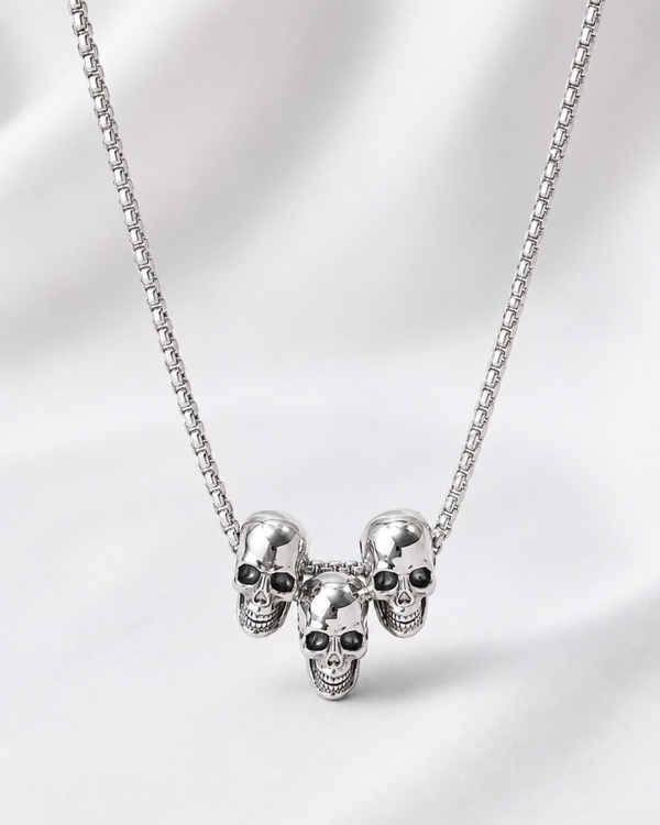 Ketting met 3 skull hanger zilver