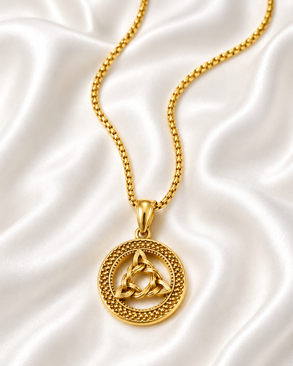 Ketting met Keltische drie-eenheidsknoop hanger