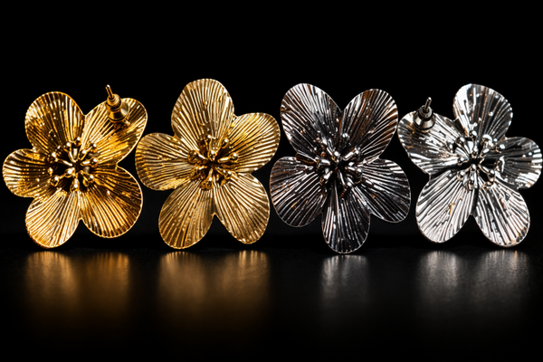 Bloem oorbel knop goud en zilver