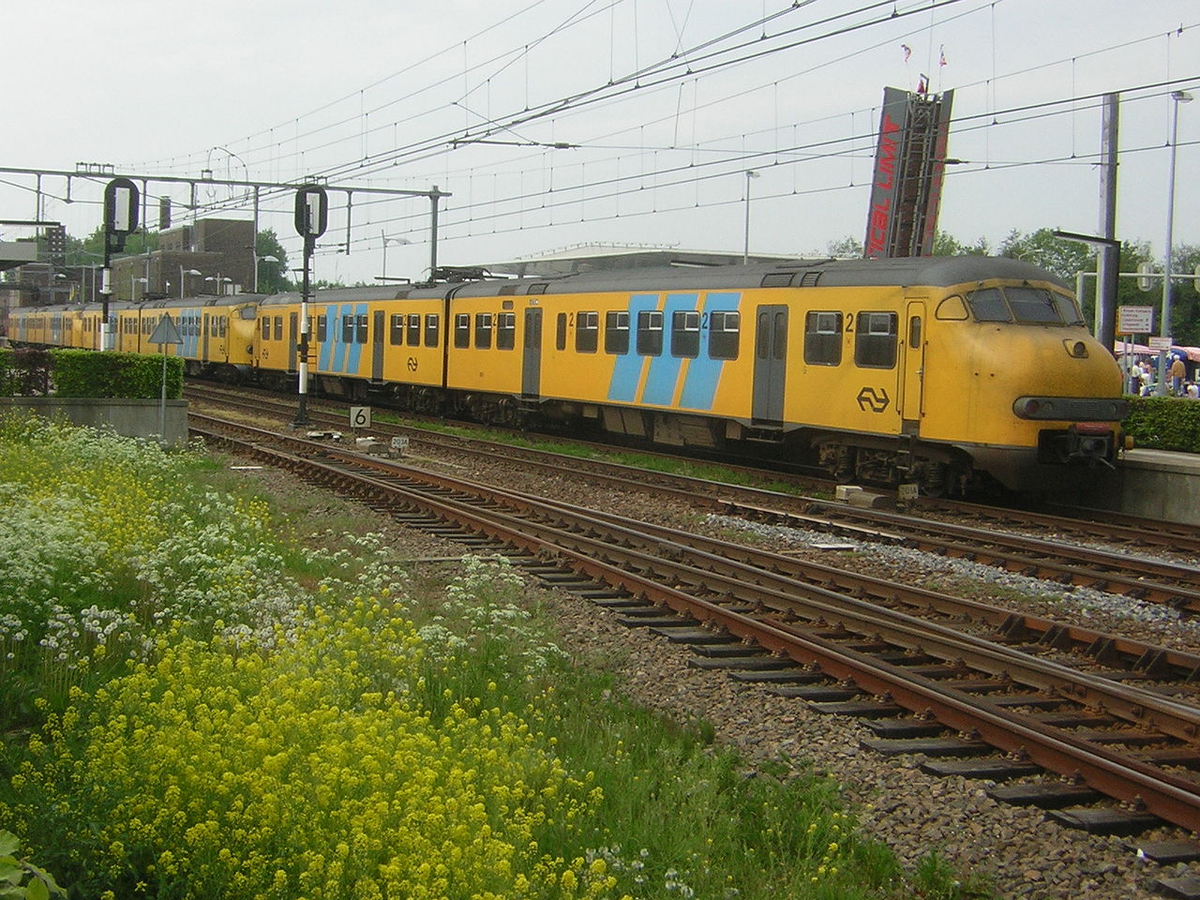NS materieel '64 / Elektr. treinstellen NS Nederland | Treinen ...
