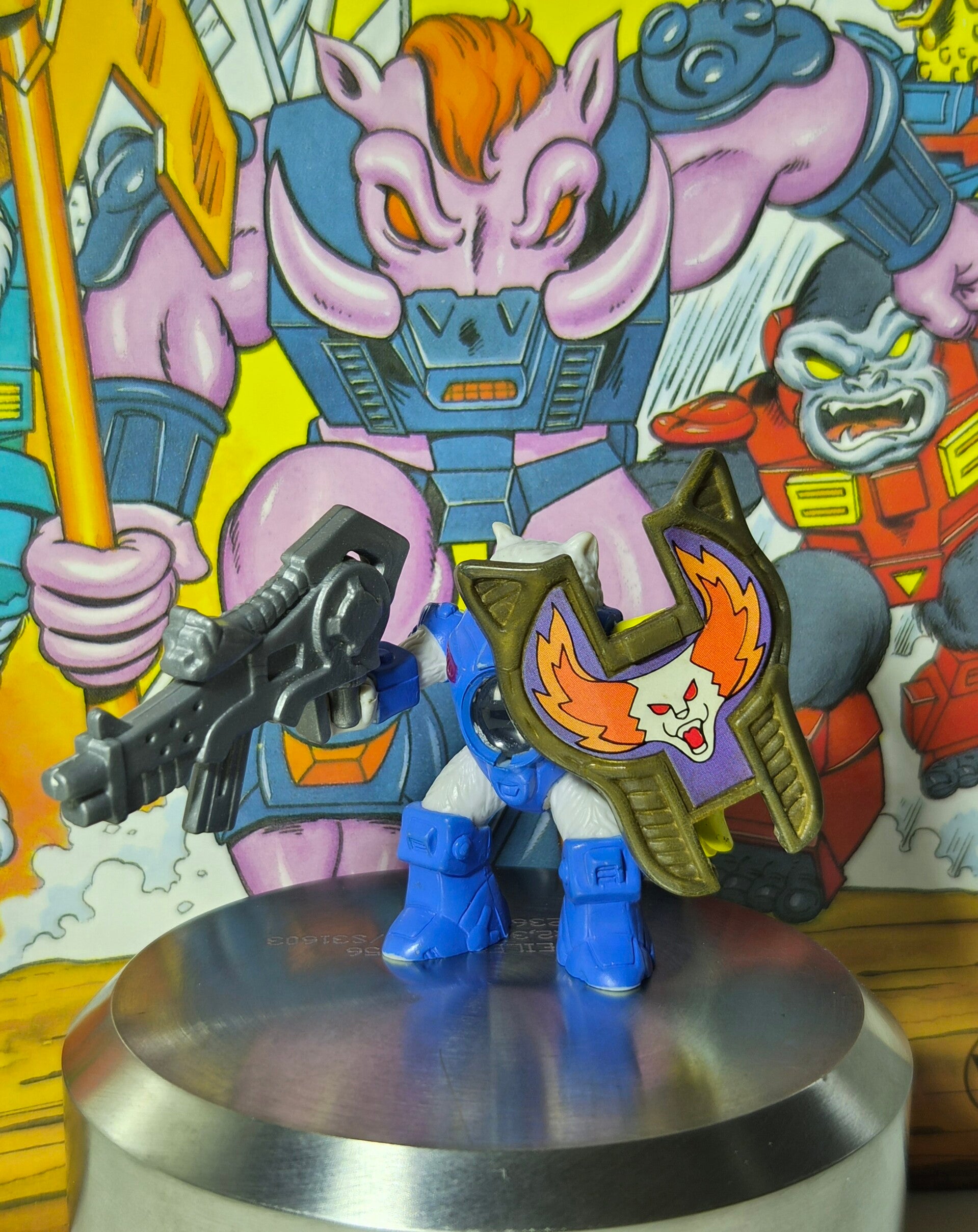 Laser Beasts Grencats #90 met wapen en schild