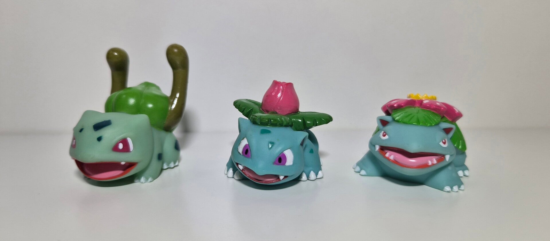 Pokemon Kids set van 3, Bulbasaur evolution 3x 2004