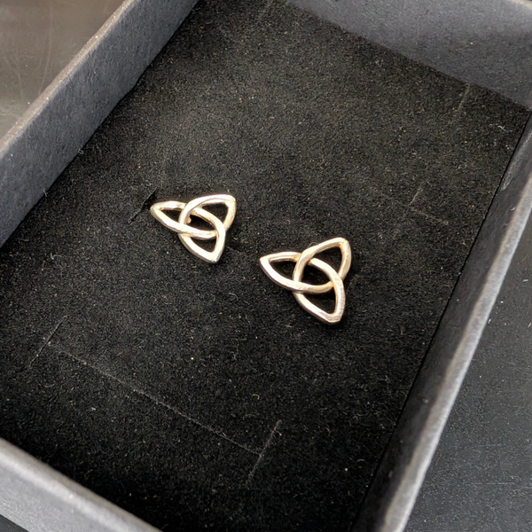 Triquetra studs