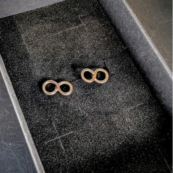 Infinity knot studs