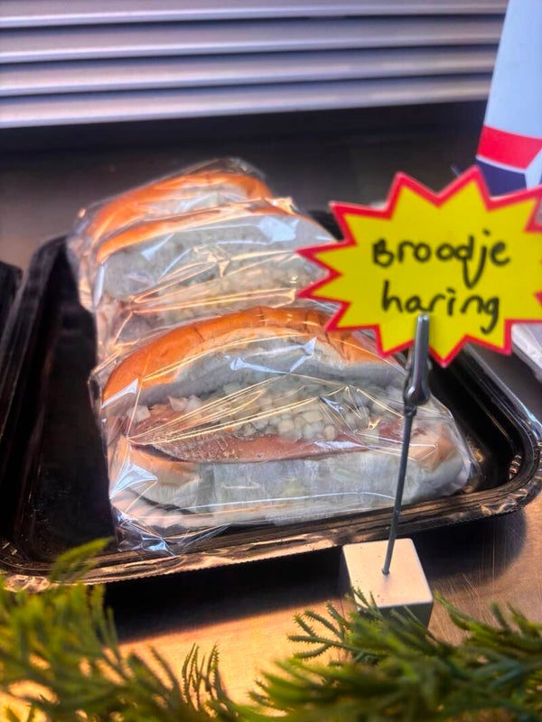 Broodje met versgesneden Hollandse nieuwe | met of zonder ui/zeekraal