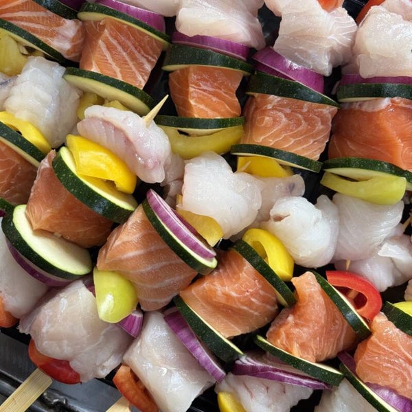 BBQ vis-spies (met zalm, kabeljauw & zeeduivel)