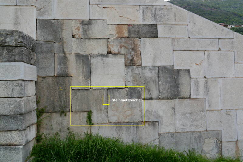 Abb. 8: Der westliche Bereich der Südwand .  Foto: P. Völkle ©