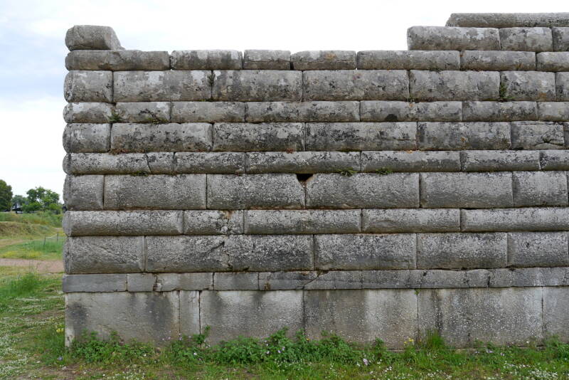 Abb. 3: Die polsterförmigen Mauerquader. Foto: P. Völkle ©