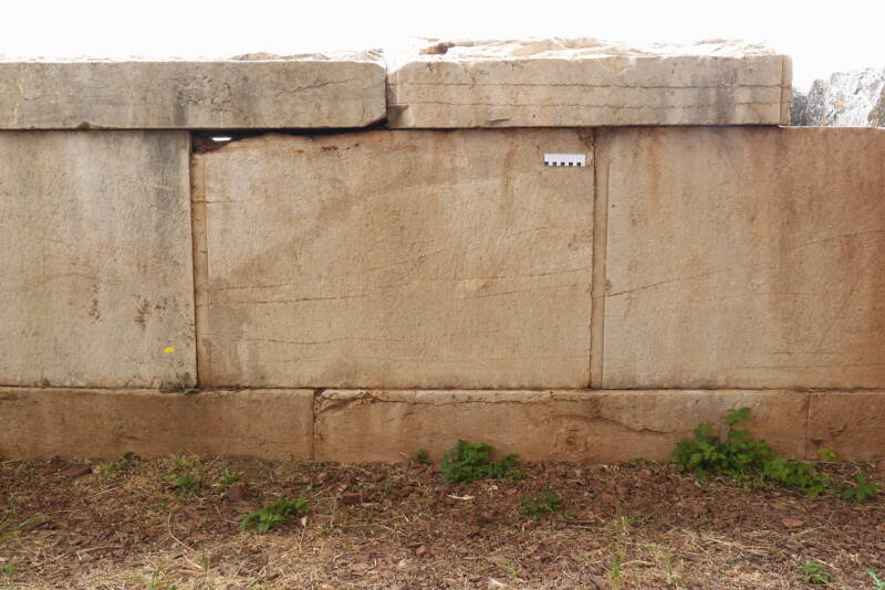 Abb. 7: Sockel der Südwestseite. Foto: P. Völkle ©