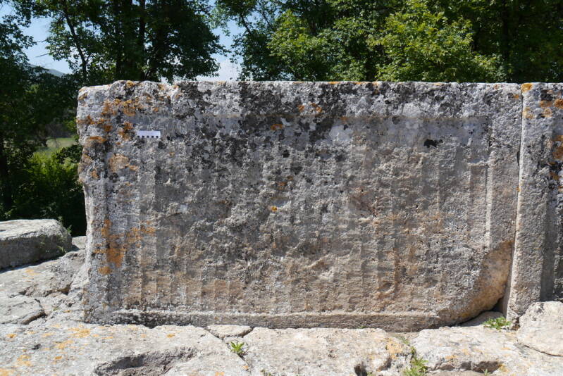 Nemea, Bahnscharriert