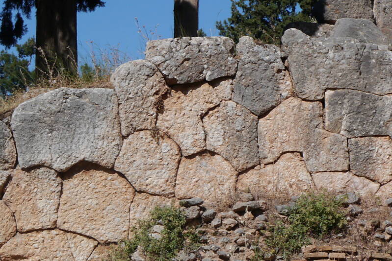 Lesbisches Mauerwerk